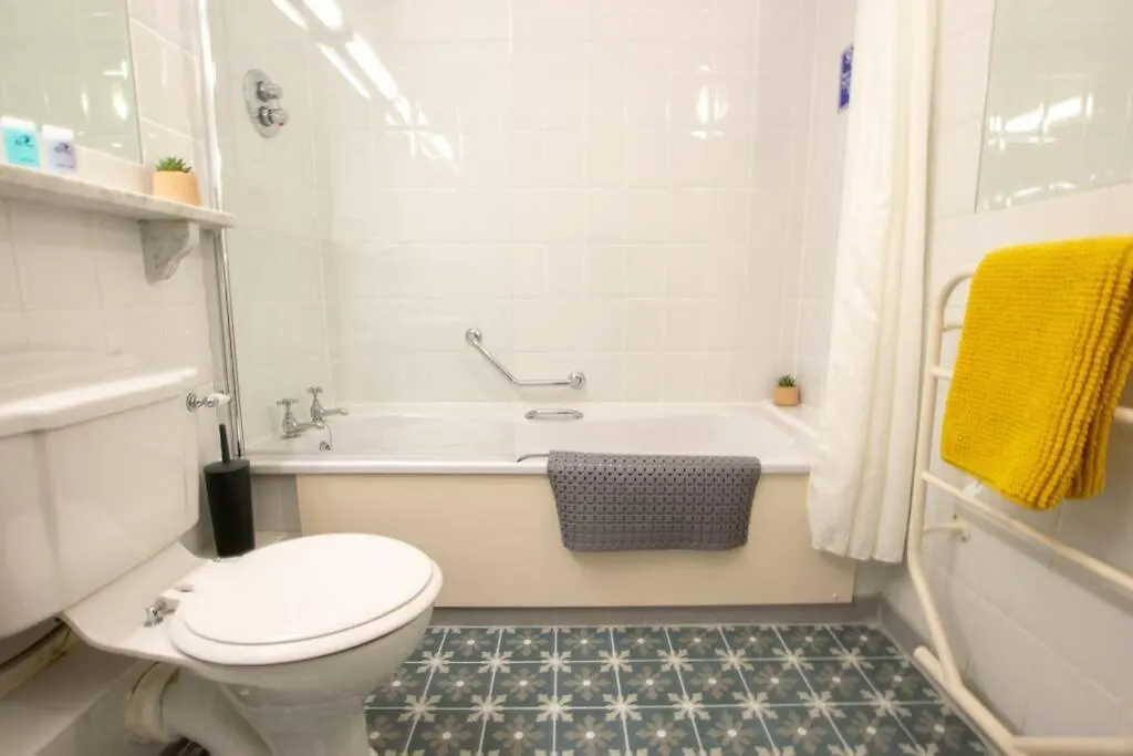 310 - The Carrowbeg At The Harbour Mills By Shortstays Westport 0*,